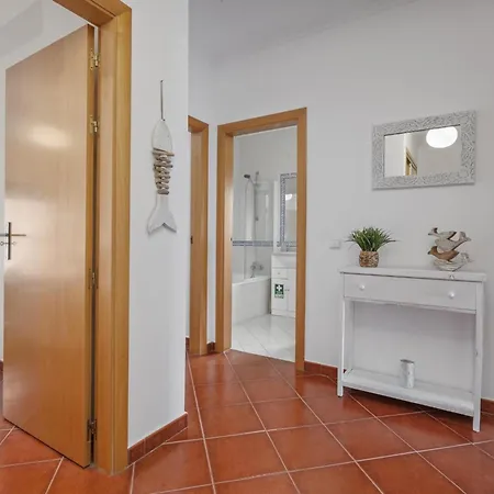 アパート By Marina, Beach, Town #1971